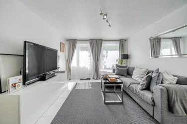 House Wynter Street in Greater London