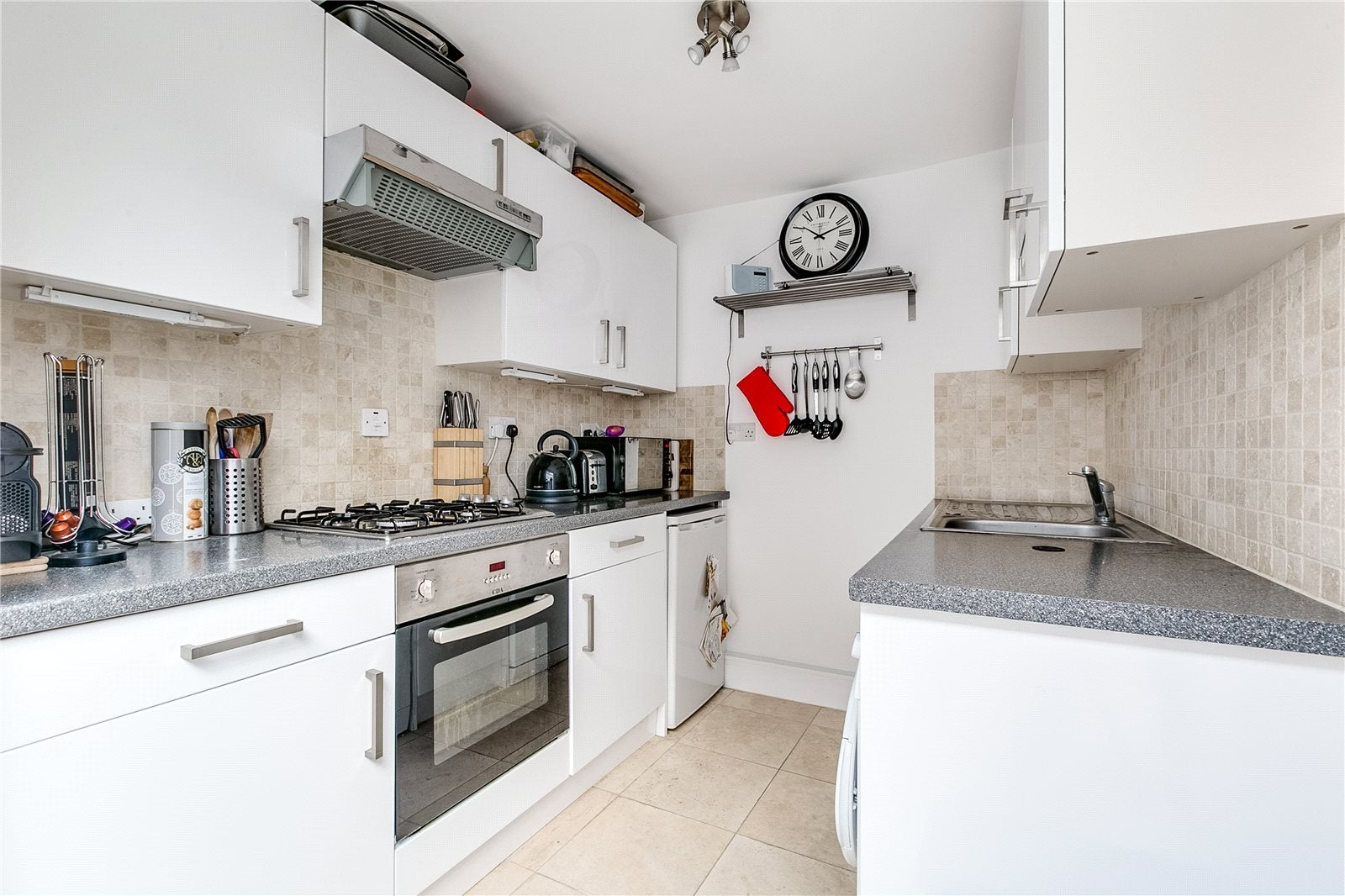 Flat Cardross Street in Greater London