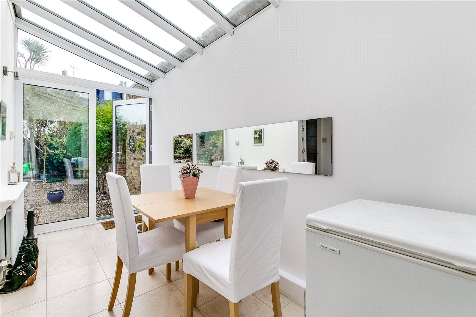 Flat Cardross Street in Greater London