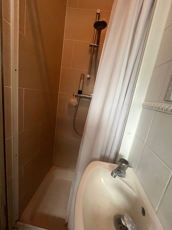 Room Parkthorne Road in Greater London