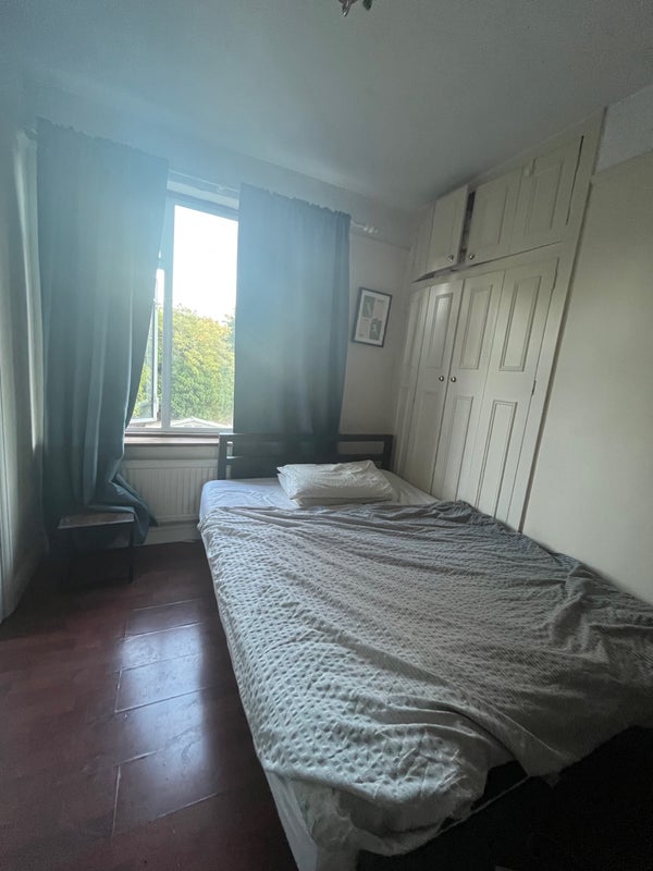 Room Parkthorne Road in Greater London