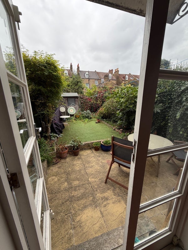 Room Henslowe Road in Greater London