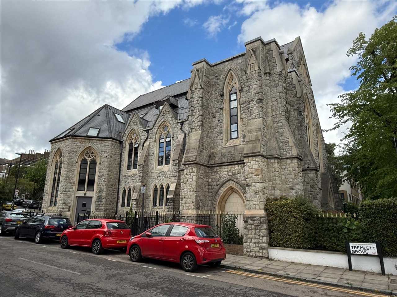 Flat Tremlett Grove in Greater London