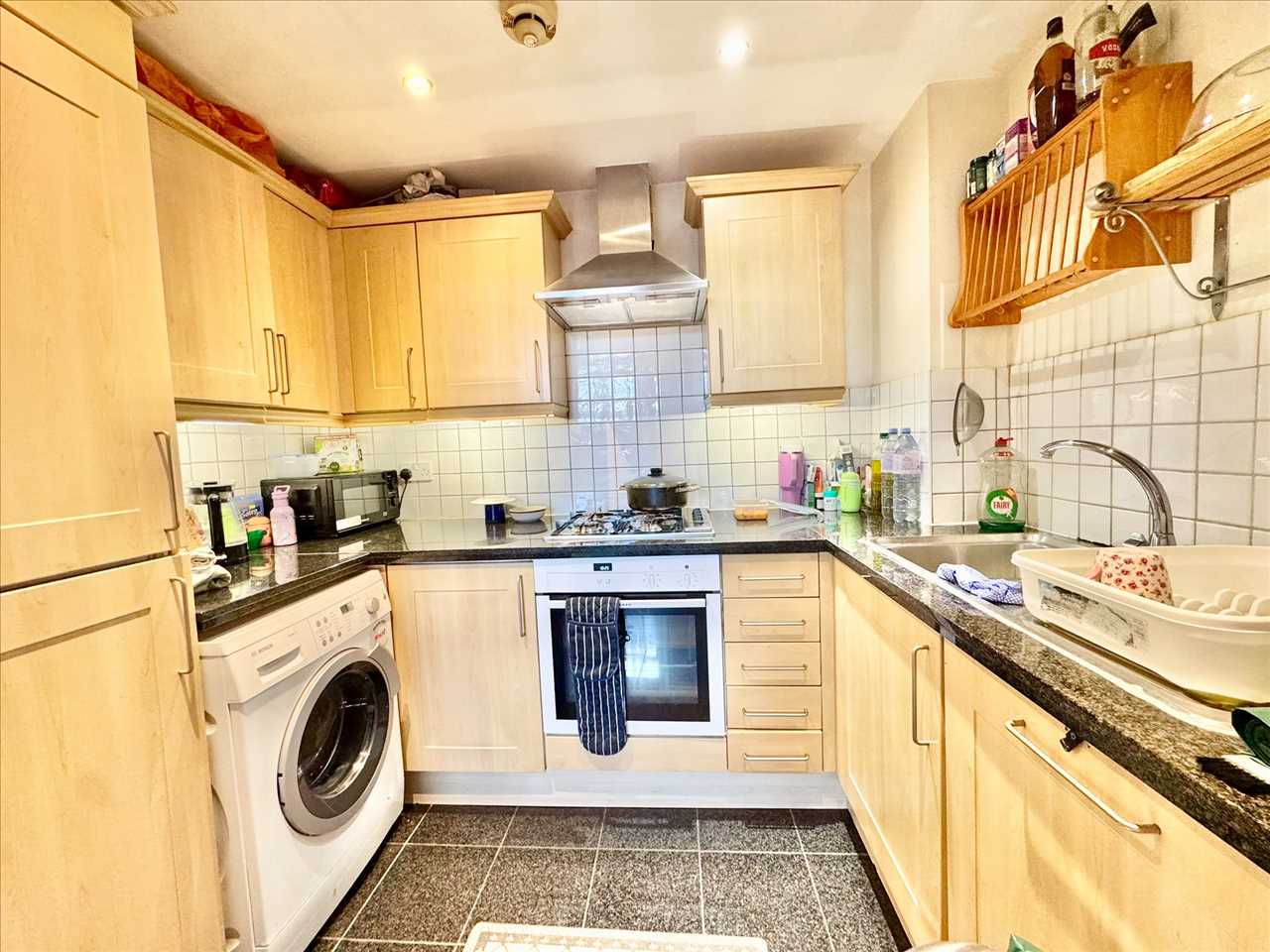Flat Tremlett Grove in Greater London