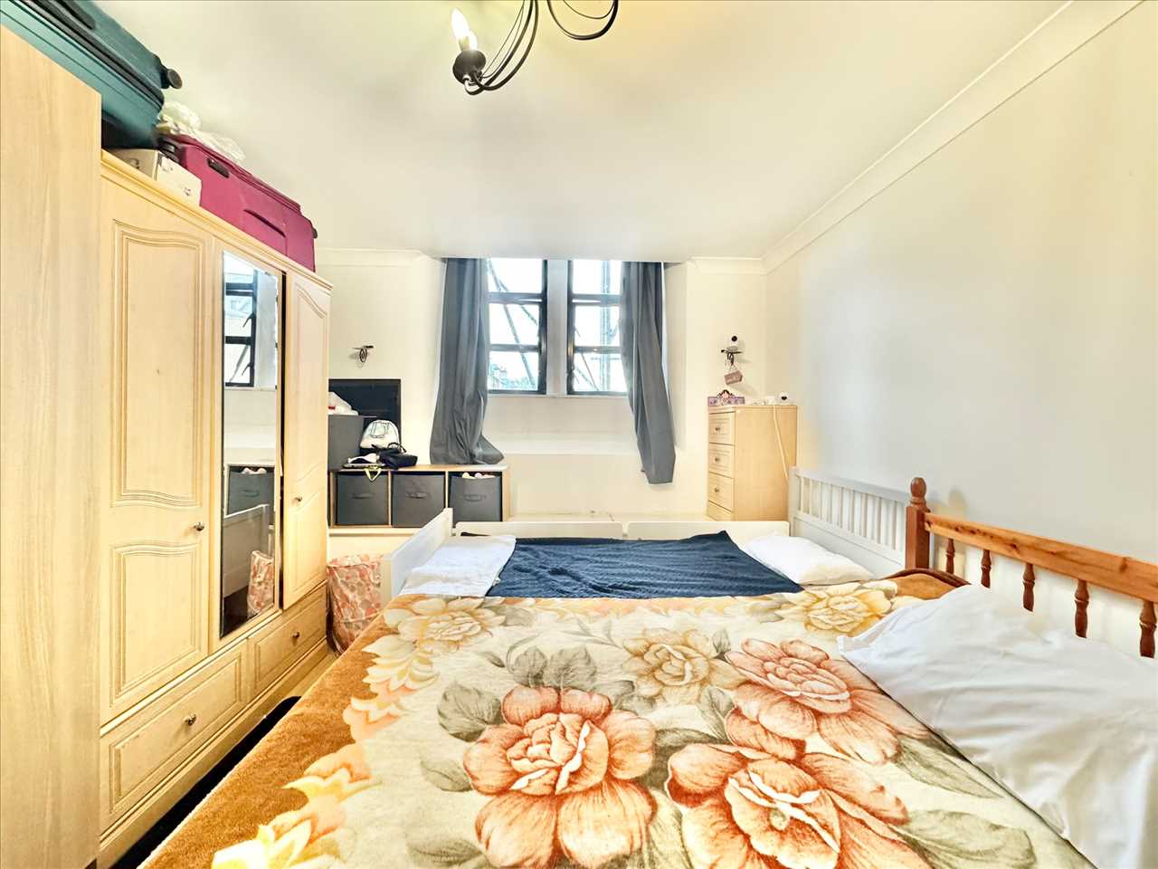 Flat Tremlett Grove in Greater London