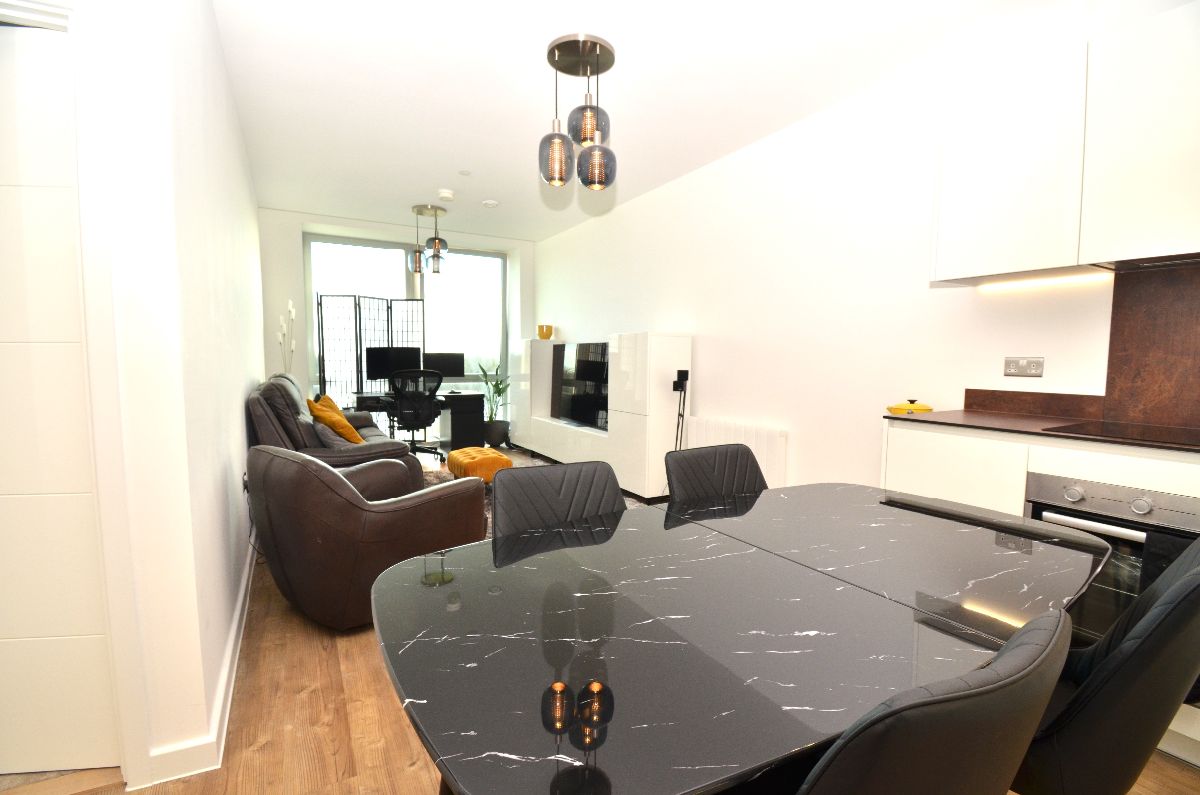 Flat Eagle Way in Brentwood