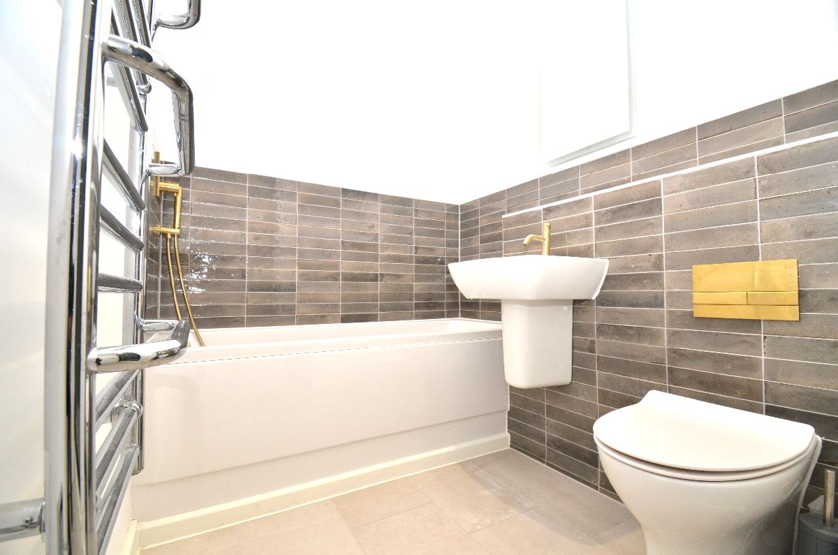 Flat Eagle Way in Brentwood