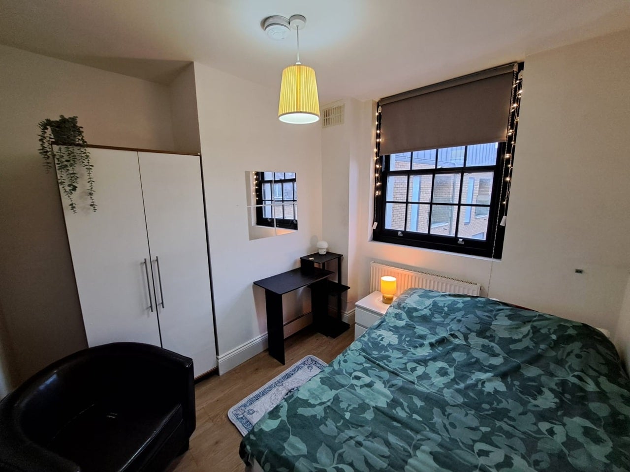 Room Chadbourn Street in Greater London