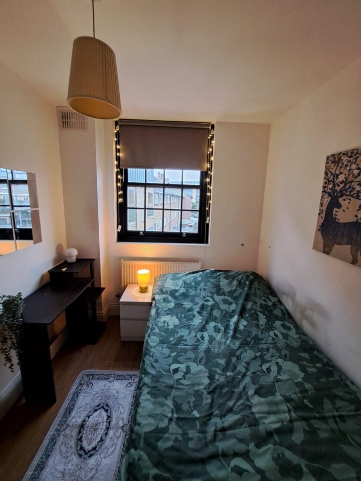 Room Chadbourn Street in Greater London
