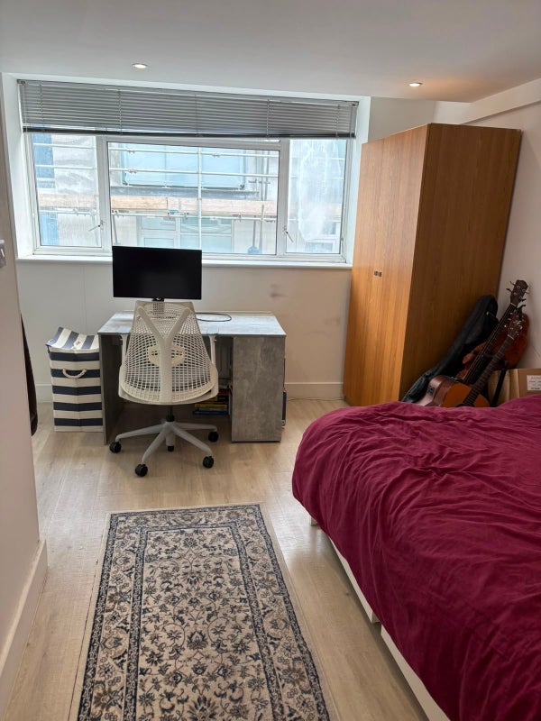 Room Empire Square in Greater London