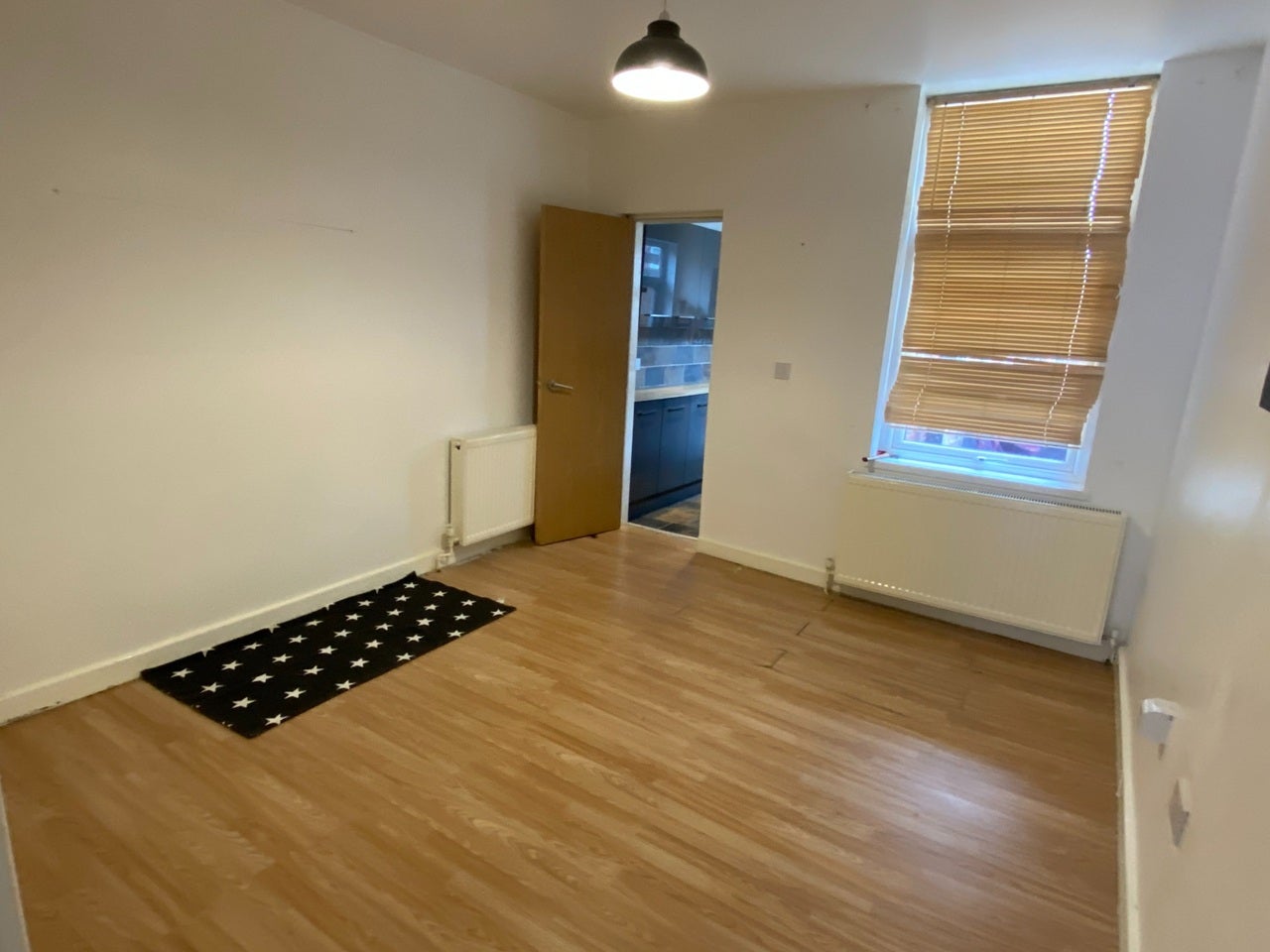 Flat Biddulph Avenue in Leicester