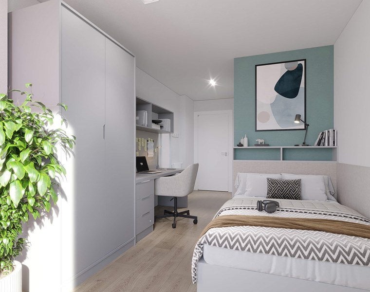 Room Freestone Road in Bristol