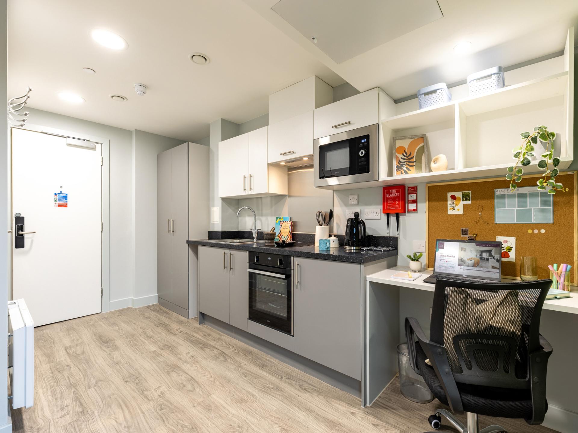 Room New Cross Road in Greater London