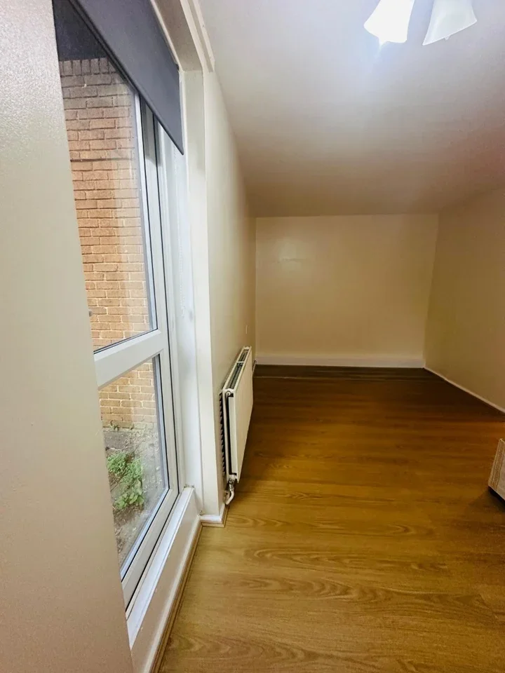 Flat Westbeech Road in Greater London