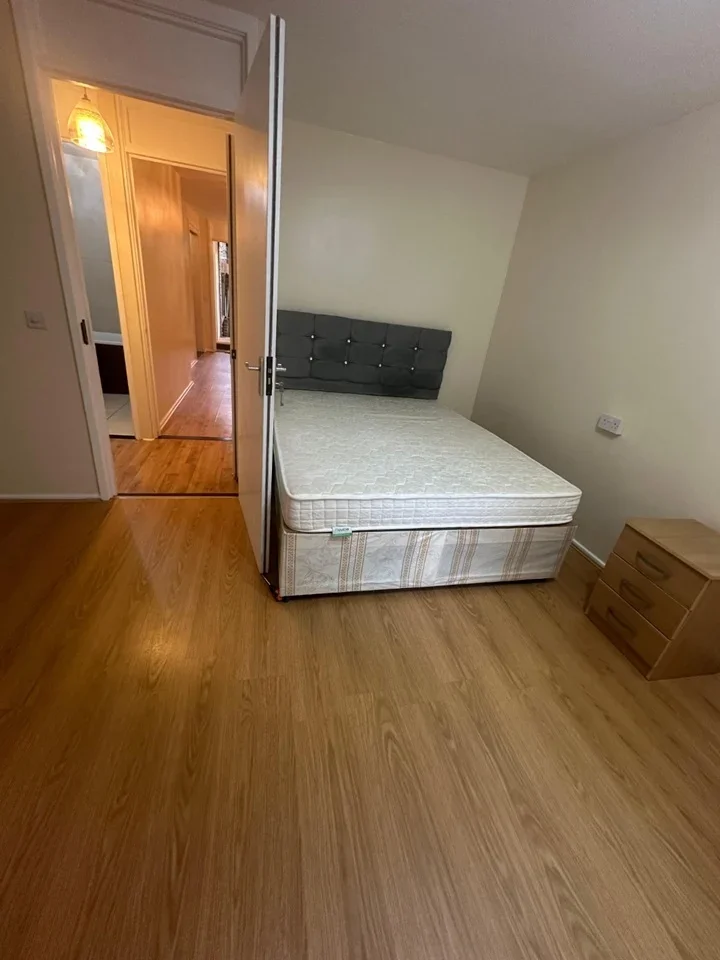 Flat Westbeech Road in Greater London