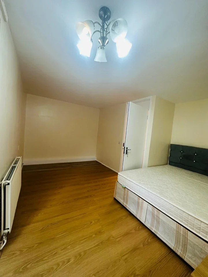 Flat Westbeech Road in Greater London