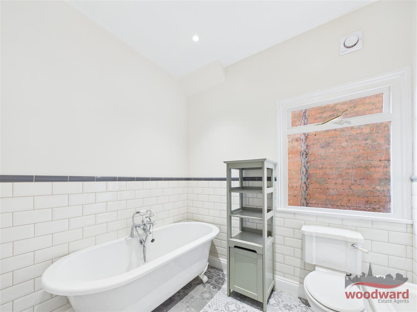 Flat Butler Avenue in Greater London
