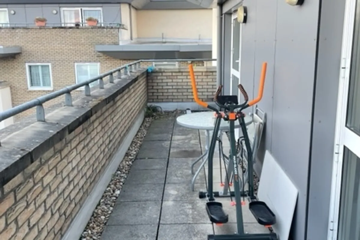 Flat Bounds Green Road in Greater London