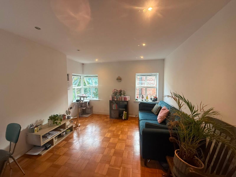 Room Alexandra Road South in Manchester