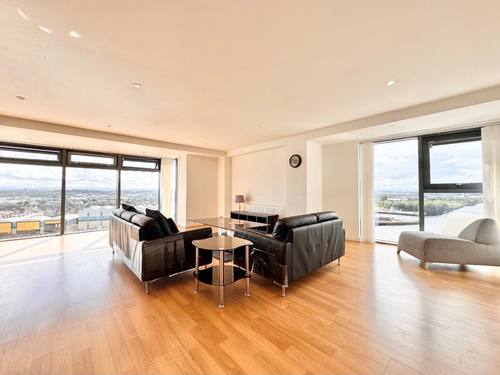 Flat Meadowside Quay Walk in Glasgow