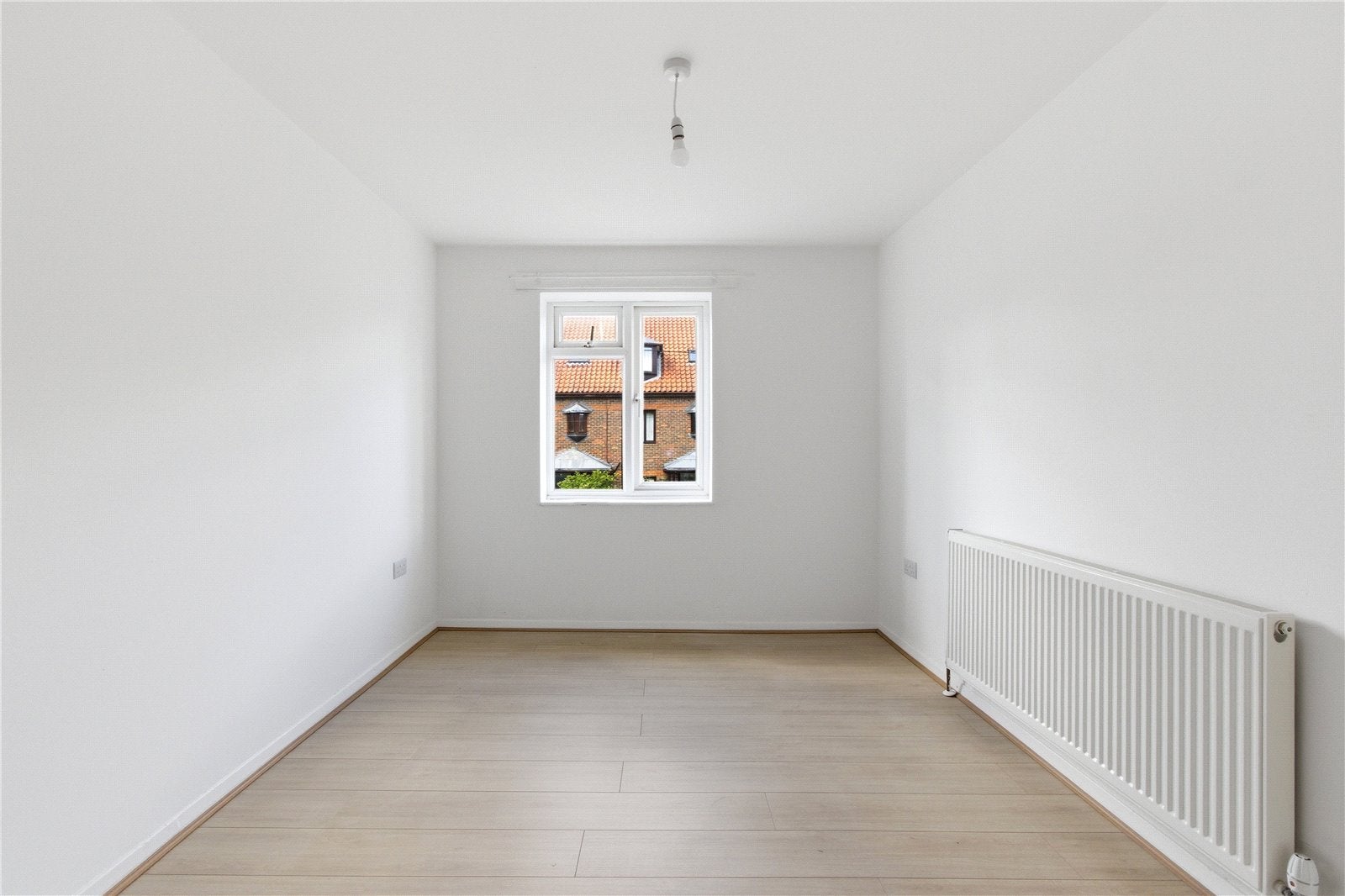 Flat Derwent Crescent in Greater London