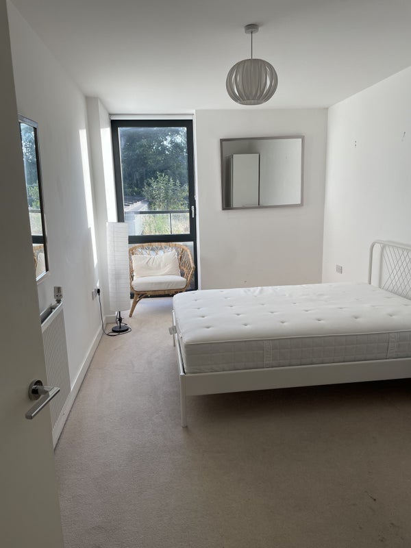 Room Bloemfontein Road in Greater London