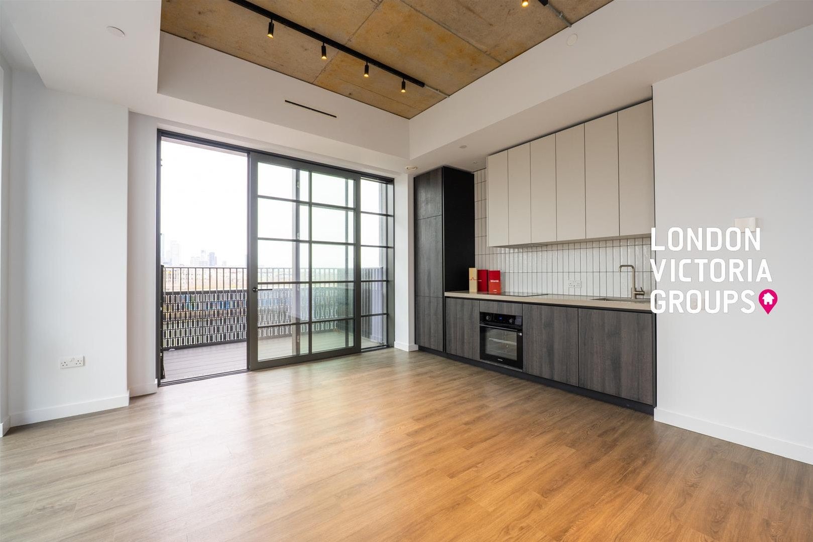 Flat Deal Porters Way in Greater London
