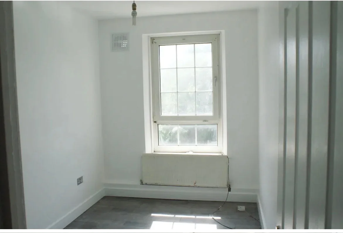 Flat Mount Earl Gardens in Greater London