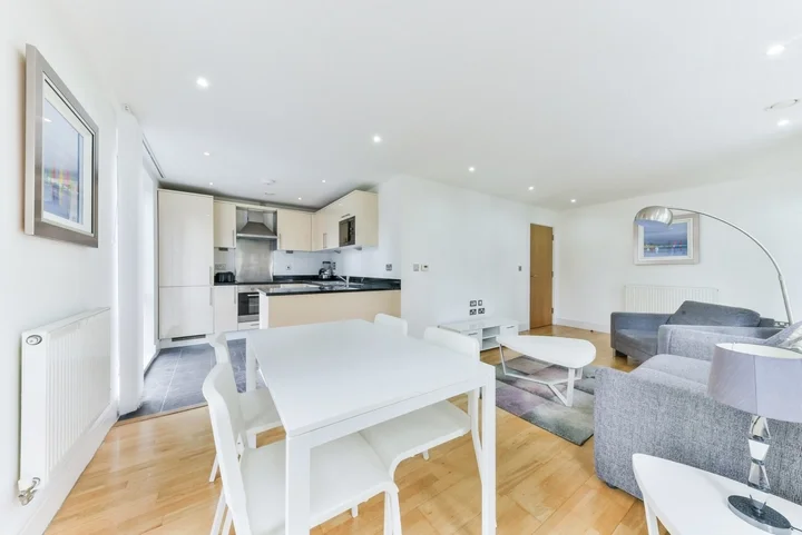 Flat Cassilis Road in Greater London