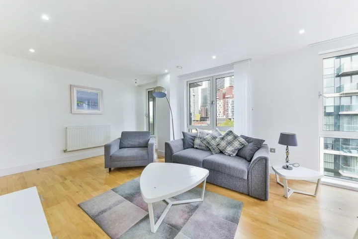 Flat Cassilis Road in Greater London