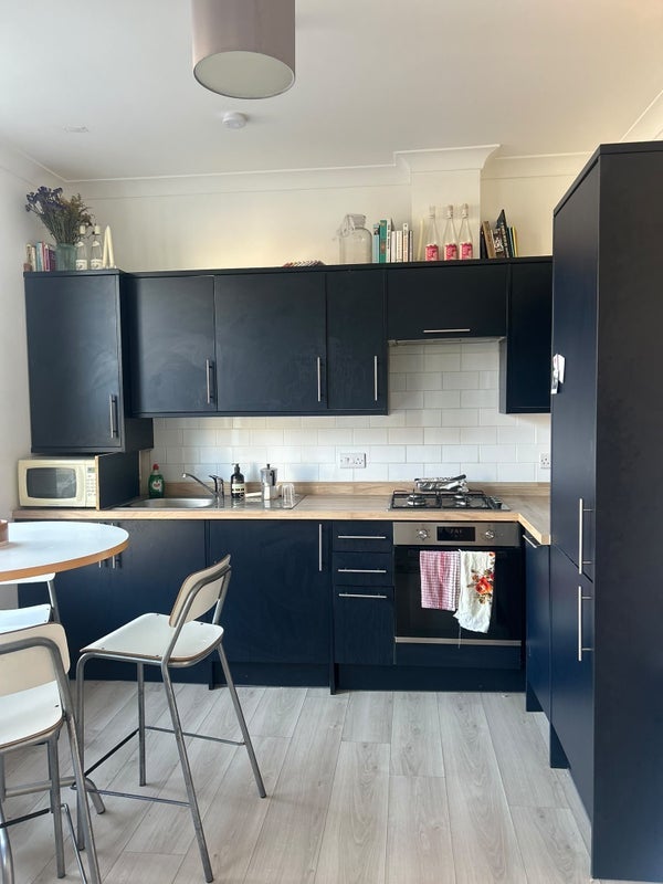 Room Evering Road in Greater London