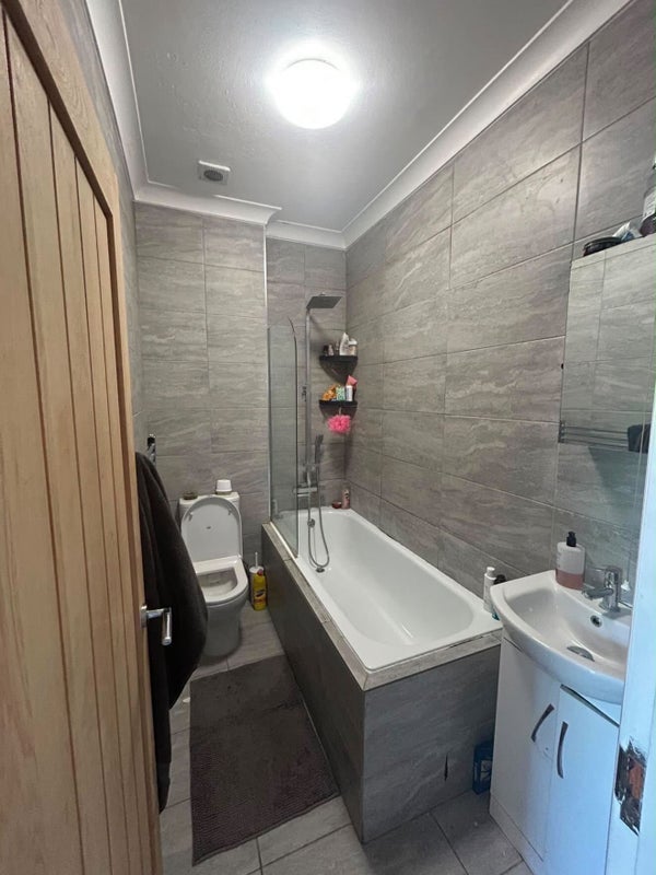 Room Evering Road in Greater London