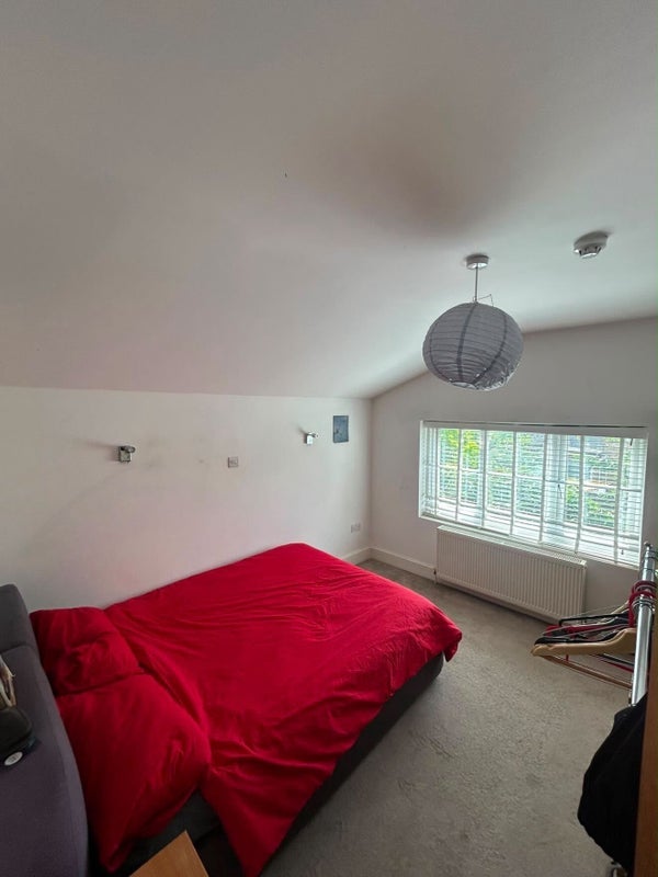 Room Evering Road in Greater London