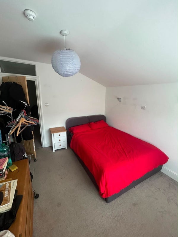 Room Evering Road in Greater London