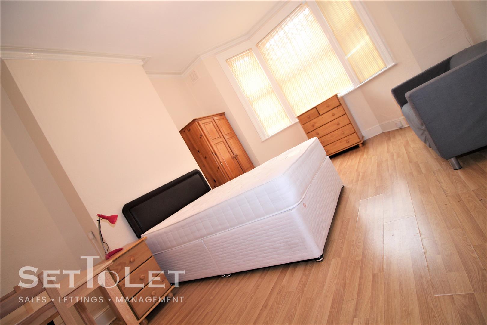 Flat Evington Road in Leicester