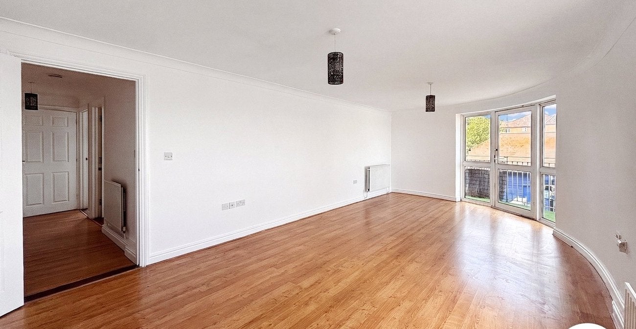 Flat Wharfside Close in Greater London