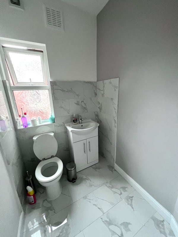 Room Birstall Road in Liverpool