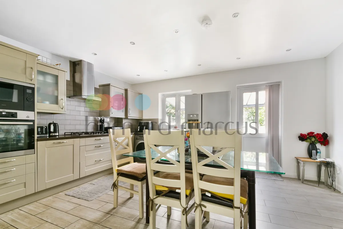 House Curzon Road in Greater London