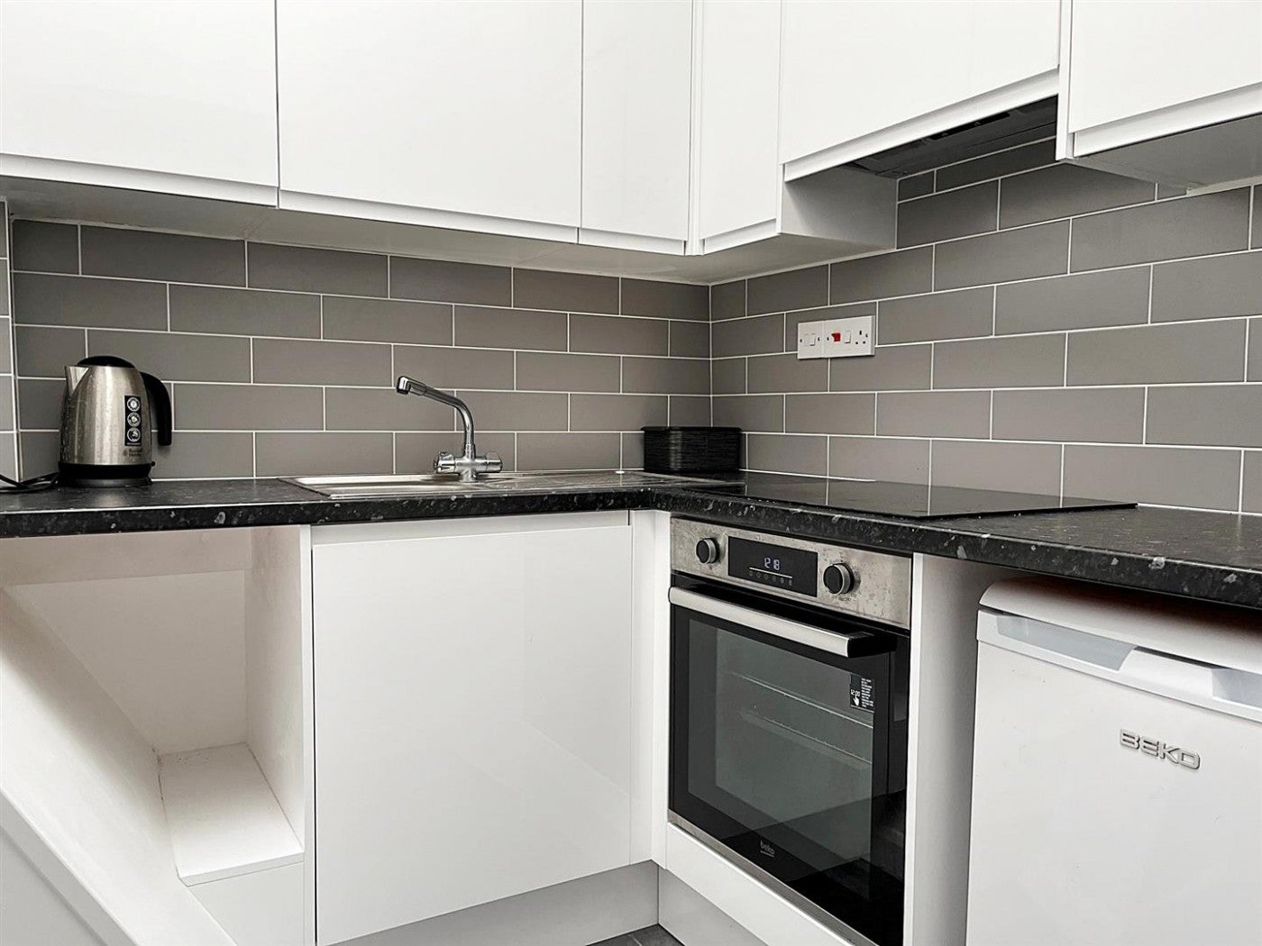 Flat Dennington Park Road in Greater London