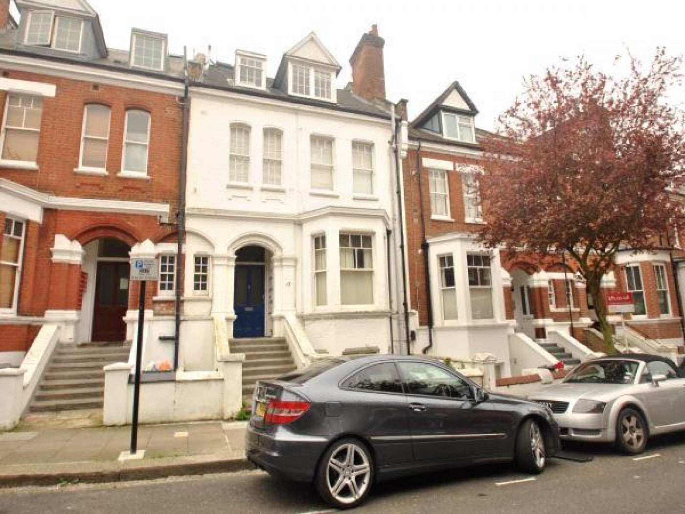 Flat Dennington Park Road in Greater London
