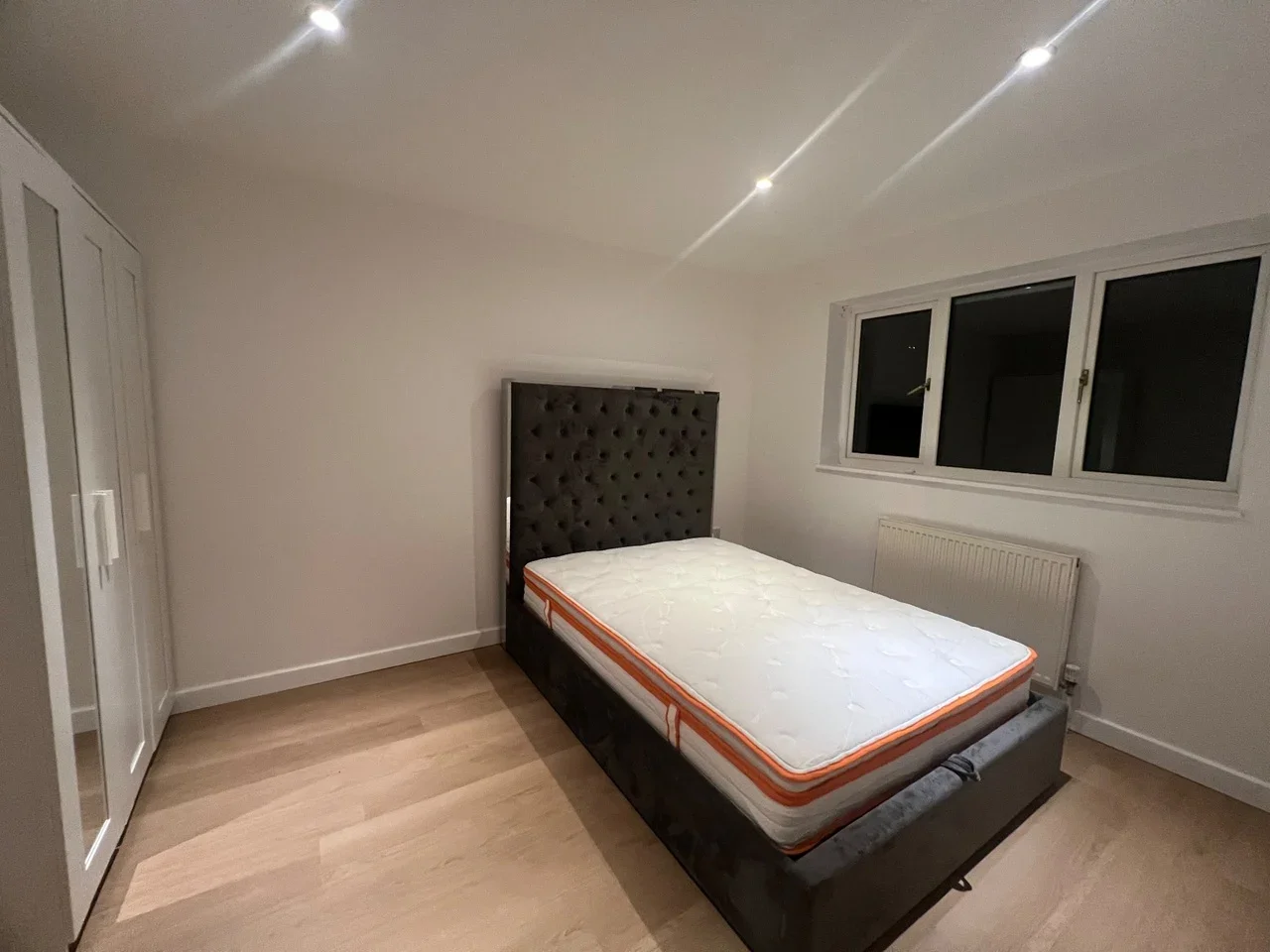 Room Esmeralda Road in Greater London