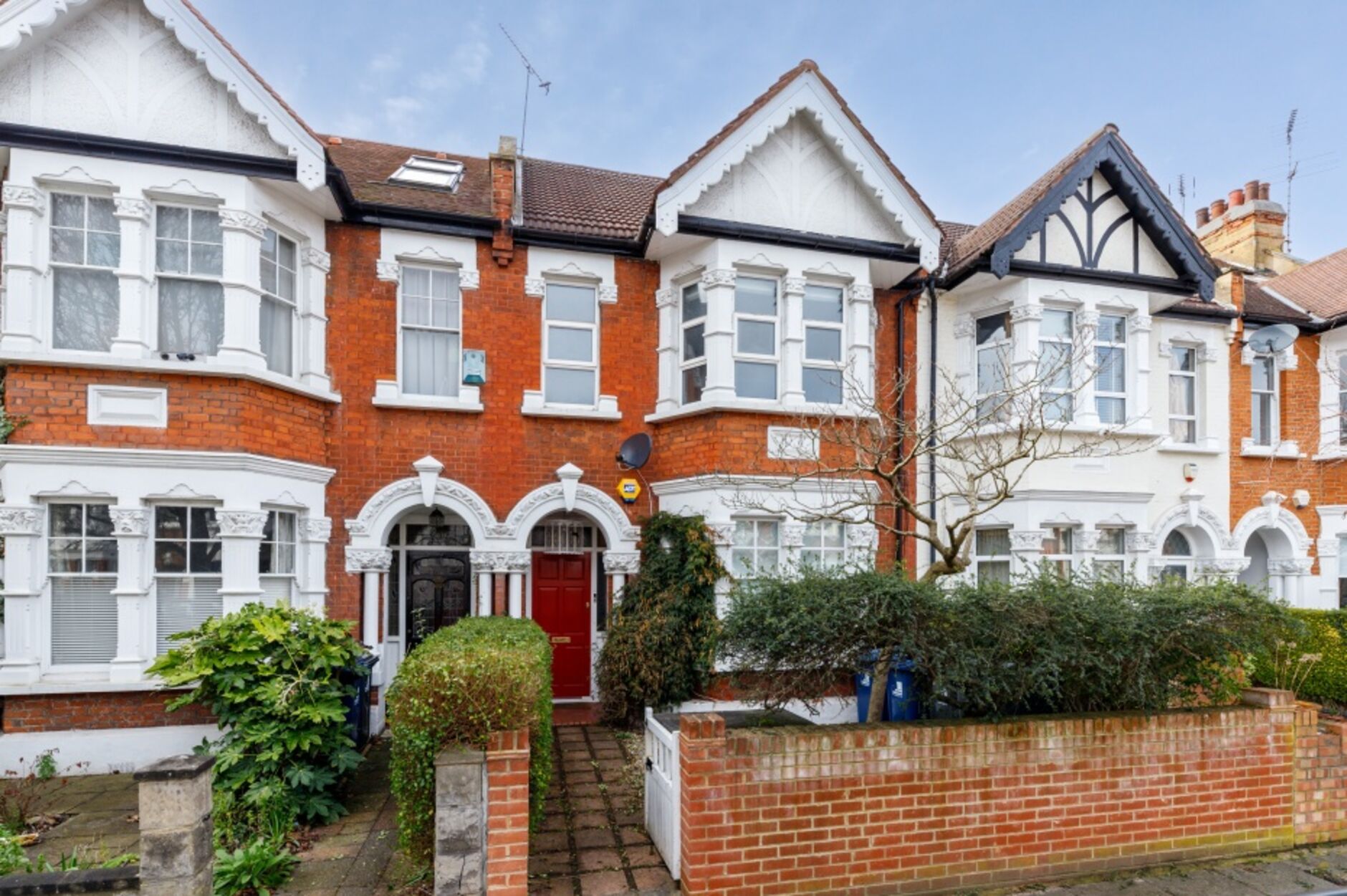 Flat First Avenue in Greater London