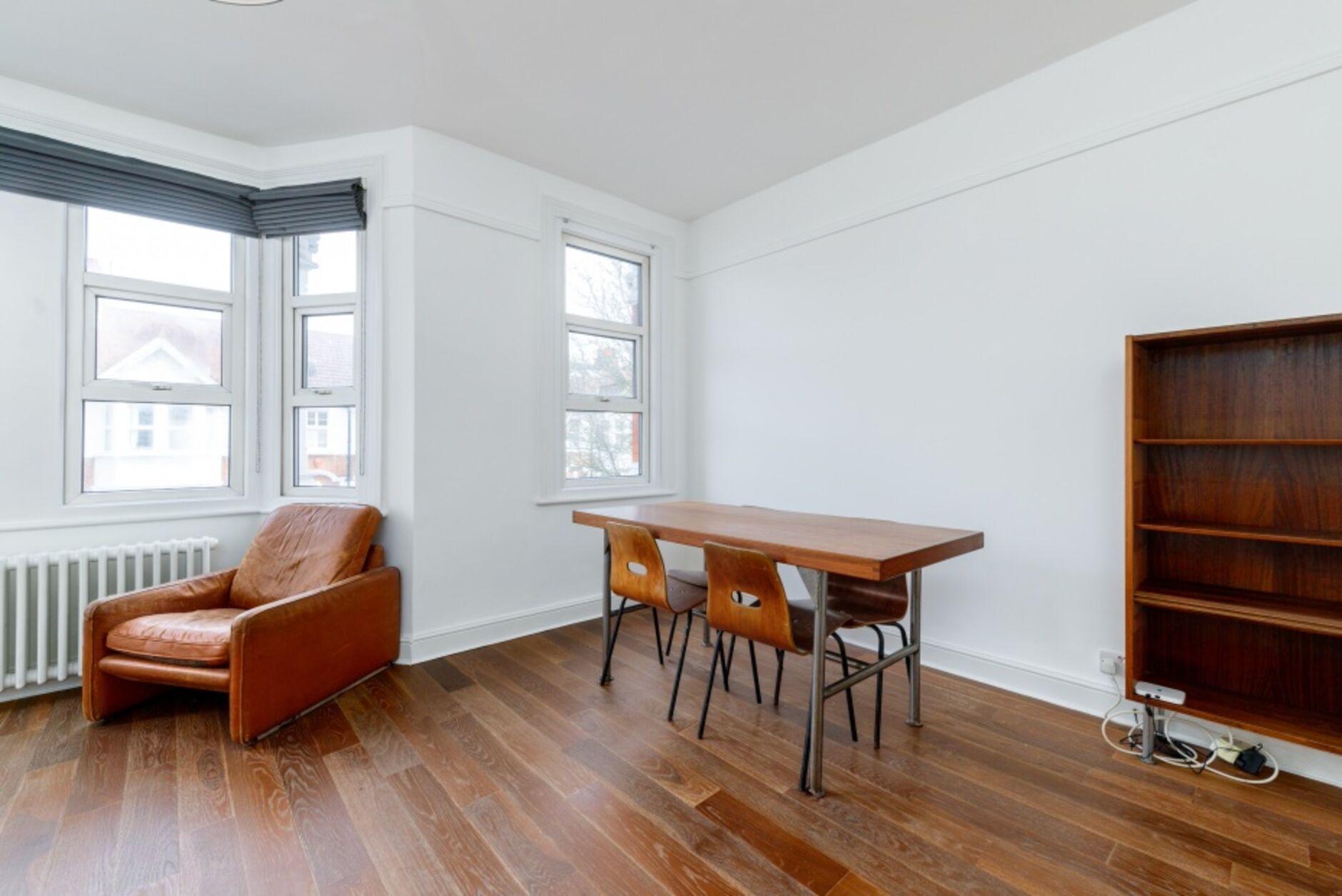 Flat First Avenue in Greater London