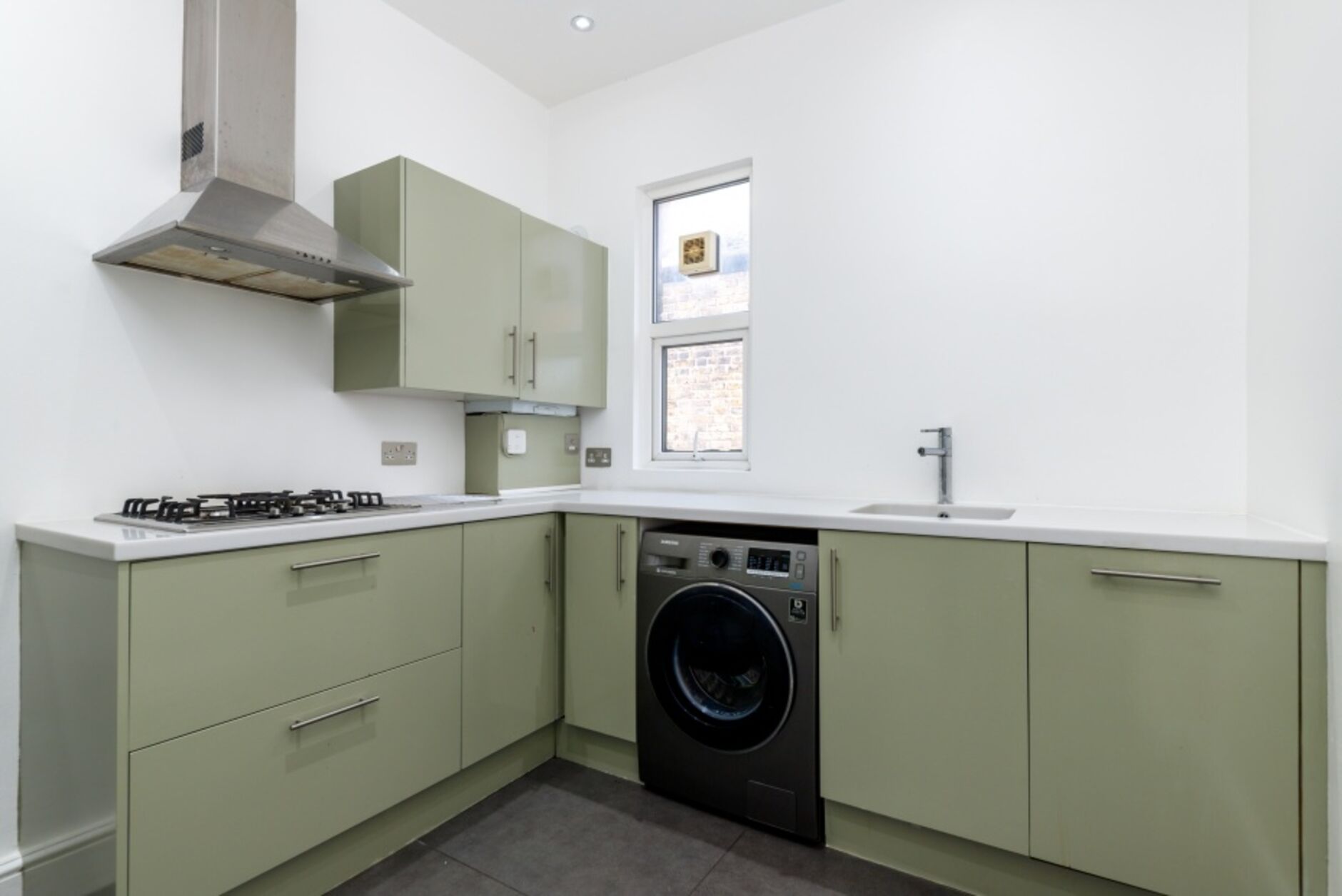 Flat First Avenue in Greater London