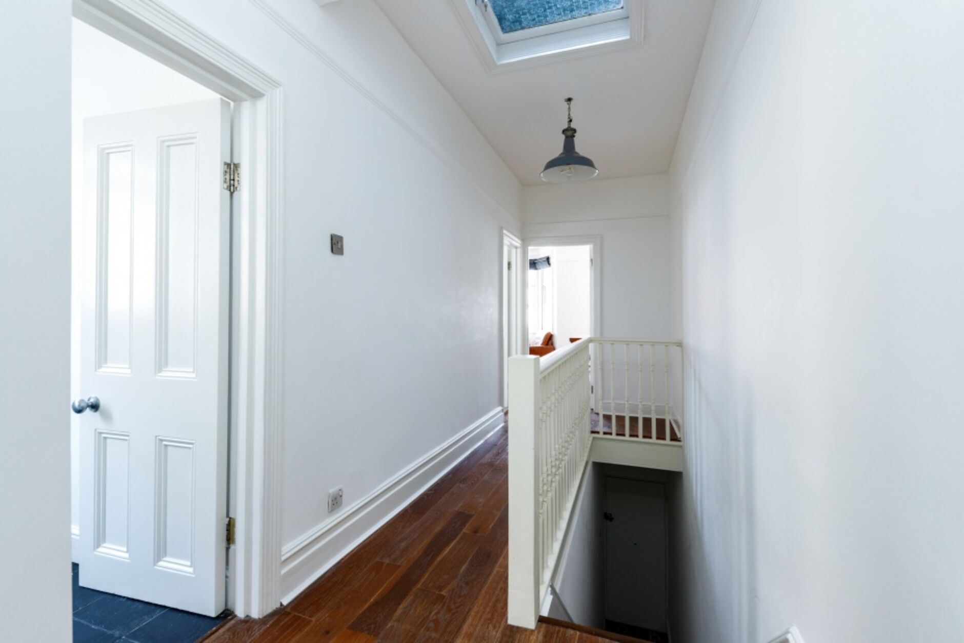Flat First Avenue in Greater London