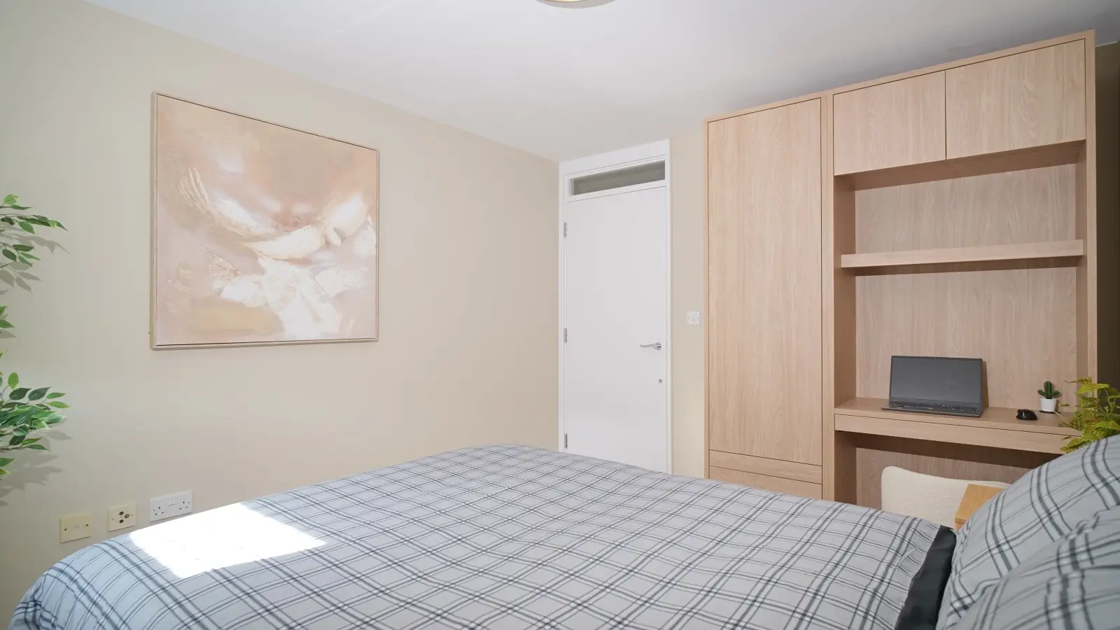 Room Approach Road in Greater London