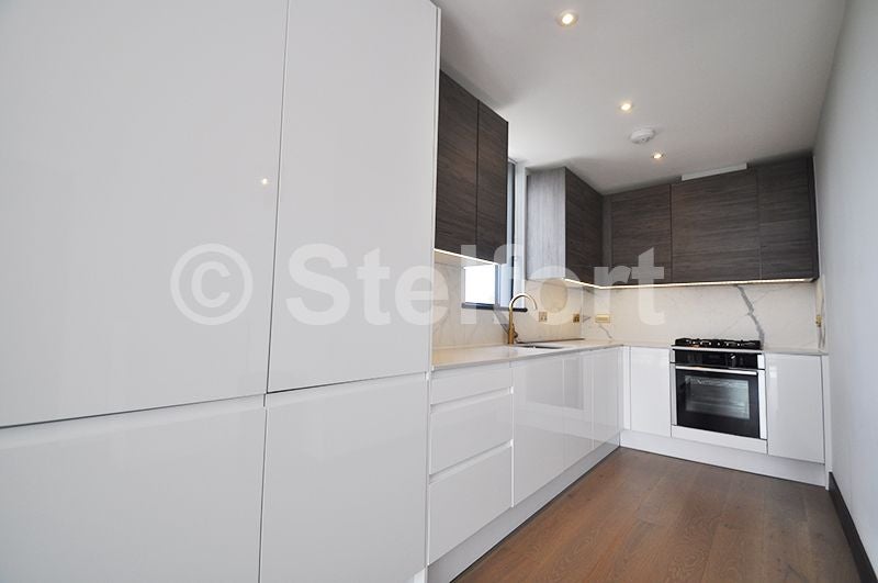 Flat Brondesbury Park in Greater London