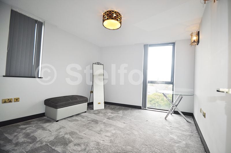 Flat Brondesbury Park in Greater London