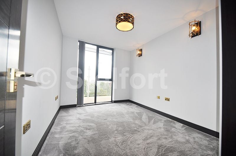 Flat Brondesbury Park in Greater London
