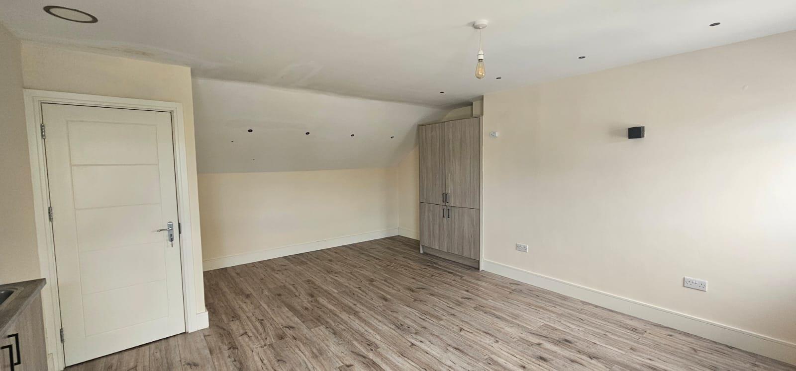 Flat Hornchurch Road in Greater London